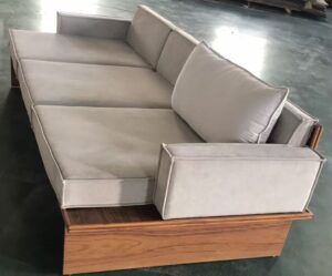 家具工場でオーダーメイド家具を作る