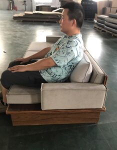 家具工場でオーダーメイド家具を作る