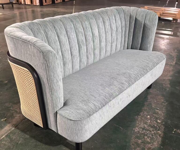 家具工場でオーダーメイド家具を作る