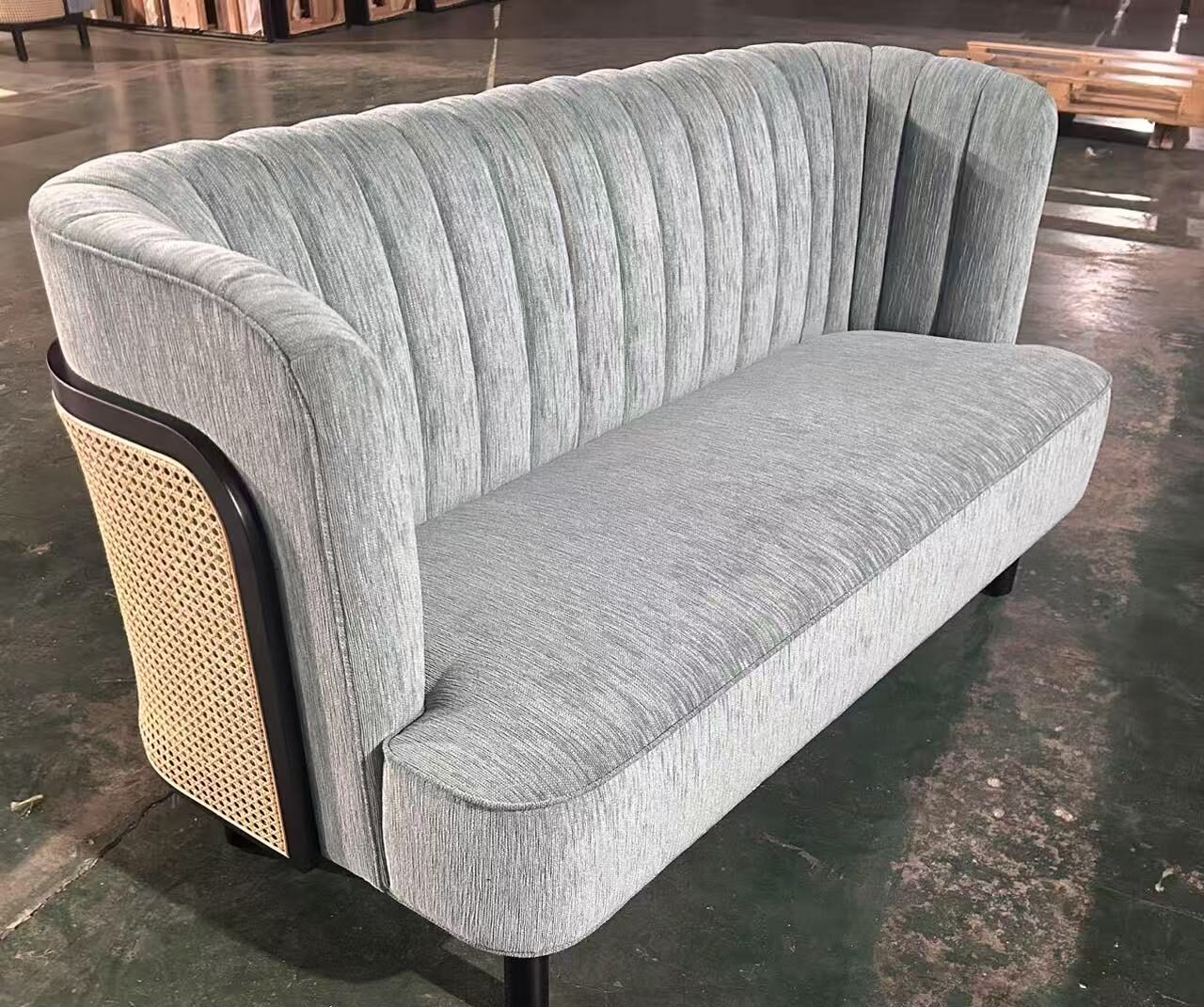 家具工場でオーダーメイド家具を作る