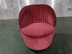 家具工場でオーダーメイドの家具を作る