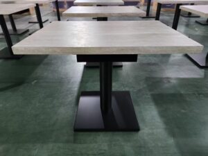 飲食店用の特注テーブル