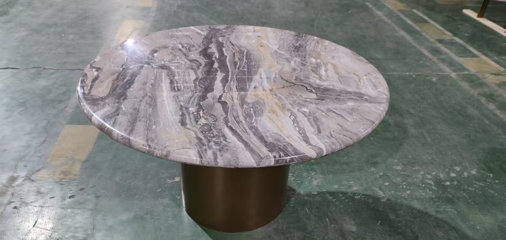 中国の家具工場でオーダーメイド家具を作る