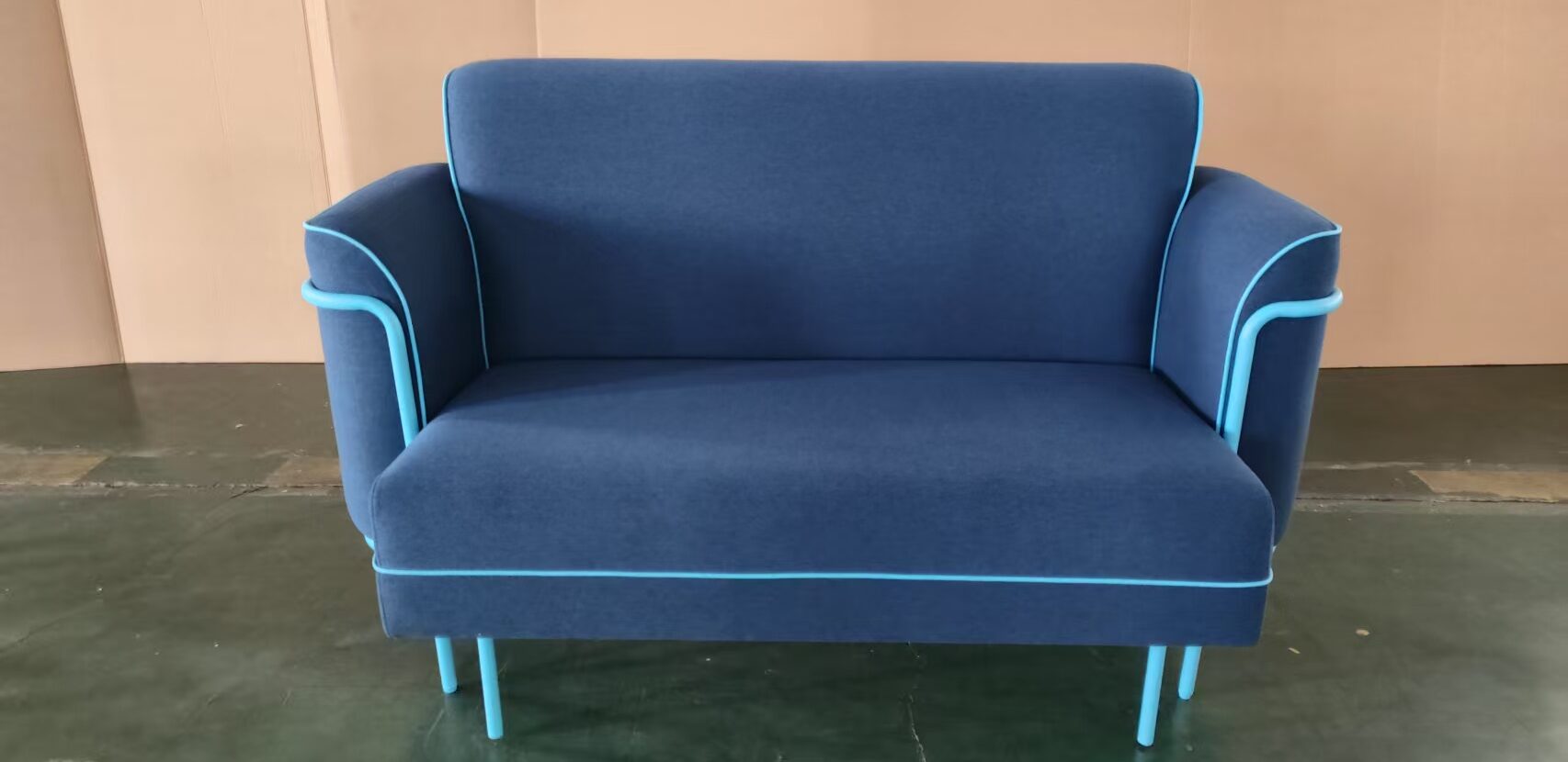 家具工場で作る特注のソファ