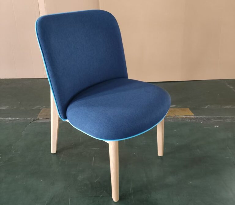 家具工場でオーダーメイド家具を作る