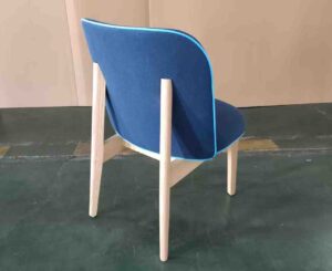 家具工場でオーダーメイド家具を作る