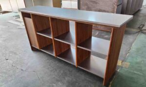 特注の家具を製作する家具工場