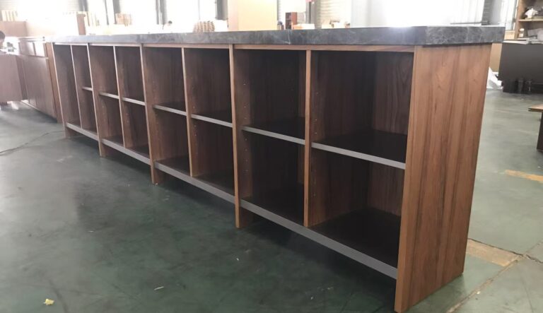 家具工場で特注家具の製作