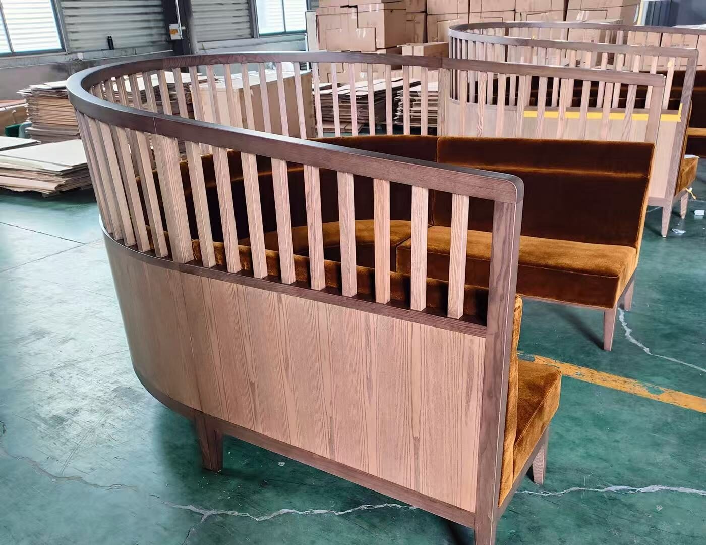 家具工場でU字型ソファを作る　オリジナルソファ