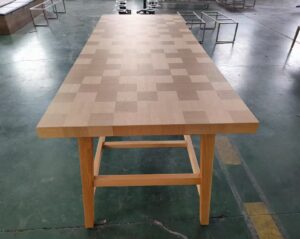 家具工場でオーダーメイド家具を作る