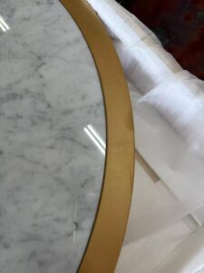 大理石天板のテーブル