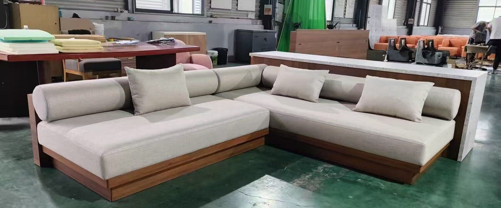 中国の家具工場でオーダーメイド家具を作る