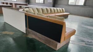 家具工場でオーダーメイド家具を作る