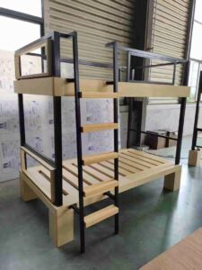 特注デザインのホテル用２段ベッド