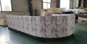 特注デザインのU字ソファ