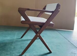 特注家具工場の椅子