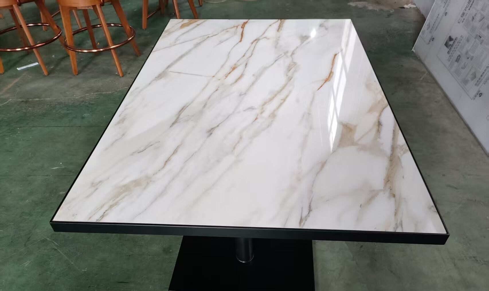 家具工場でオーダーメイド家具を作る