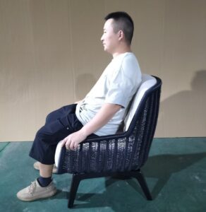 中国の家具工場でオーダーメイドのガーデンファニチャーを作る